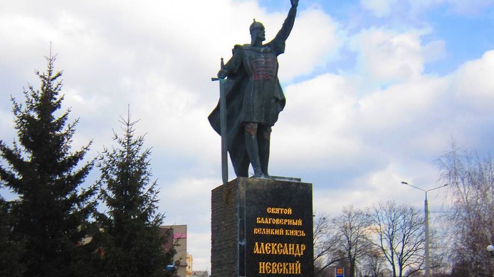 Памятник великому князю Александру Невскому снесли в Харькове