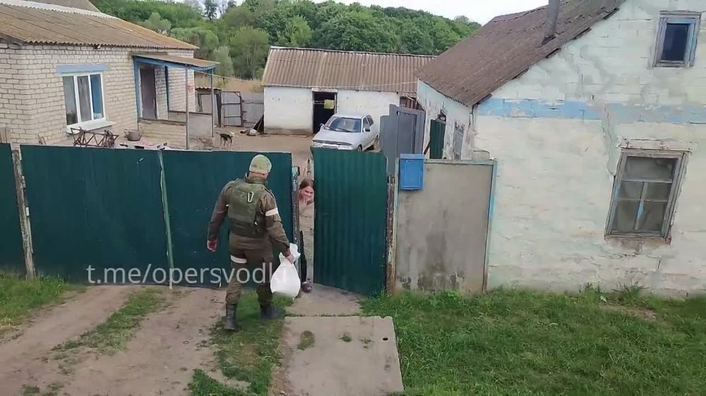 Раздача гуманитарной помощи жителям Изюмского района Харьковской области