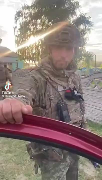 Боевик 1-го батальона 72-й омбр ВСУ жалуется Зеленскому на боевиков из 227 батальона Теробороны Харькова, которые отказались...