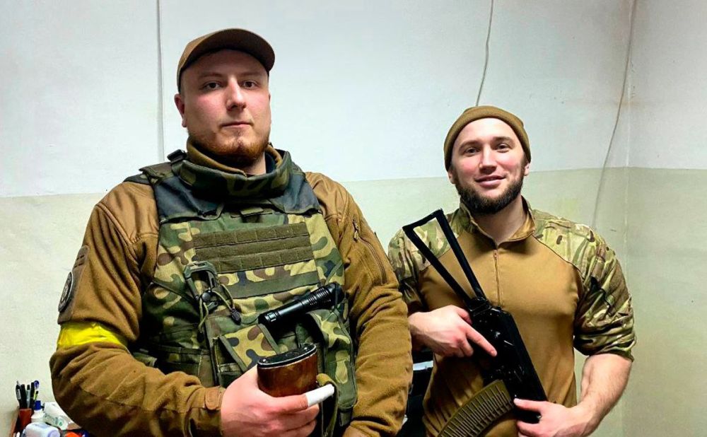 Украинские нацисты передвигаются по Харькову на "скорых"