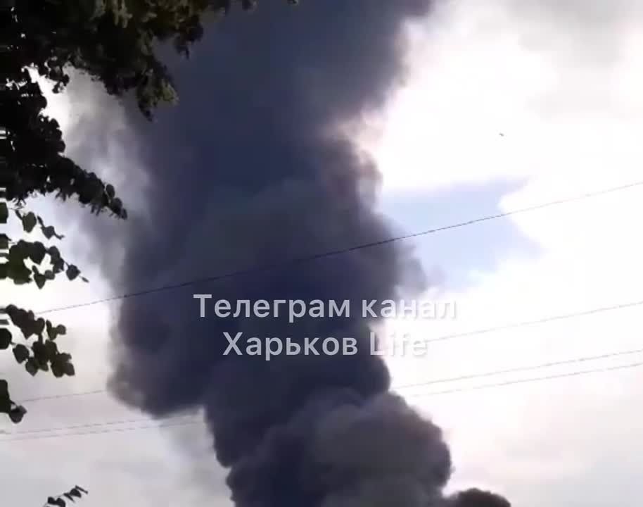 На юге Харьковской области ракетной атакой ВКС РФ поражен Шебелинский ГПЗ в пгт Андреевка в 15 километрах от Балаклеи