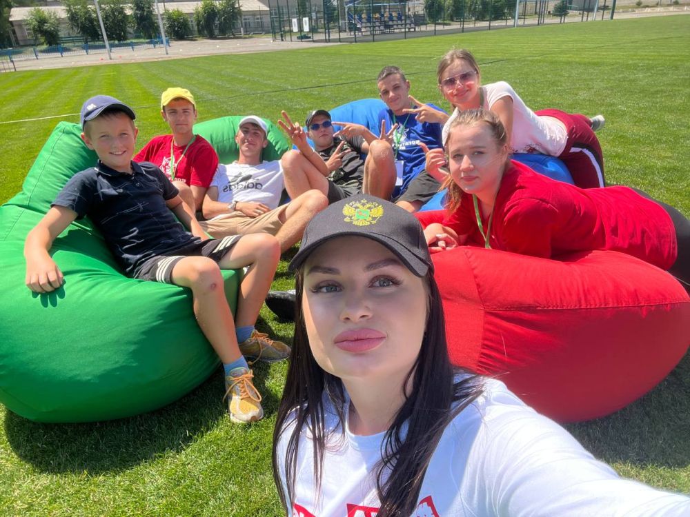 Кстати, если у молодёжи 4 месяца нет доступа к интернету и связи, то она становится другой, более доброй и открытой