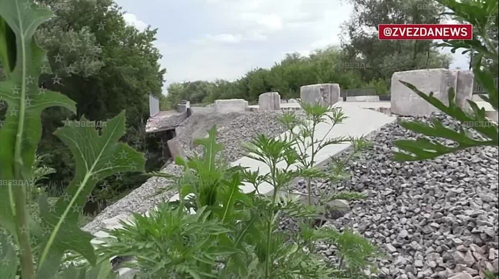 Военные инженеры восстанавливают разрушенные ВСУ мосты в Харьковской области