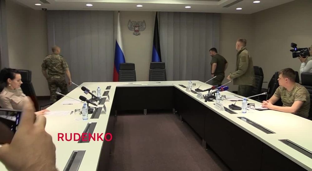 Денис Пушилин и Виталий Ганчев подписали Совместное коммюнике Главы Донецкой Народной Республики и главы военно-гражданской администрации Харьковской области по итогам встречи