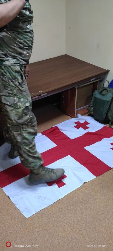 А вот, кстати, товарищи затрофеили грузинский флаг в Харьковской области!