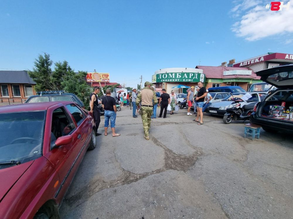 Изюм: жизнь местных и военных