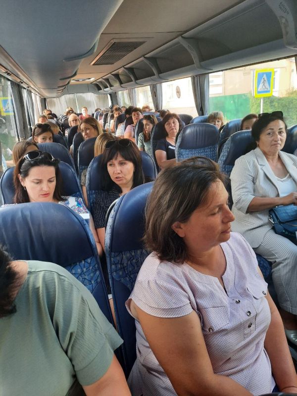 93 преподавателя начальных классов из Харьковской области отправились на курсы по переподготовке в российский Курск