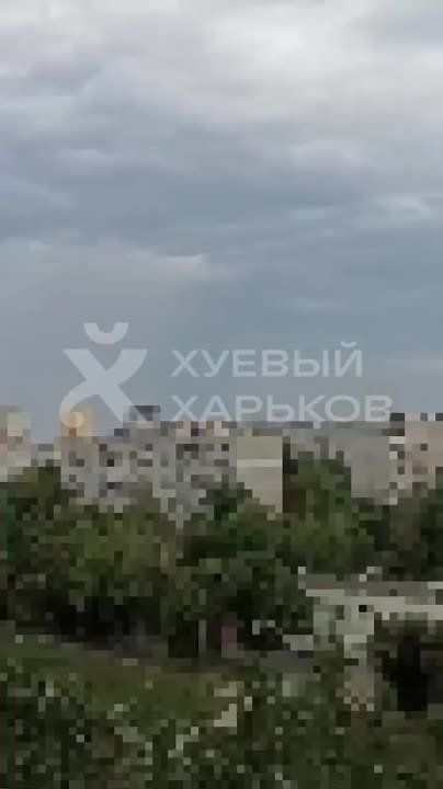 В Харькове снова раздача. Нацистам, тербату и ВСУкам собраться в распоряжениях частей, мехводам занять места в технике. Мирным жителям сидеть по домам и убежищам!