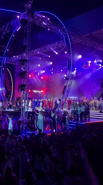 На фестивале творческой молодёжи «Таврида.Арт» состоялось потрясающее по своей эмоциональности исполнение гимна Российской...