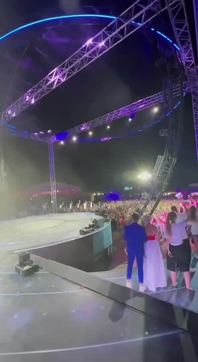 Главы освобождённых территорий вместе поют гимн России: глава ДНР Денис Пушилин, глава ЛНР Леонид Пасечник, председатель...