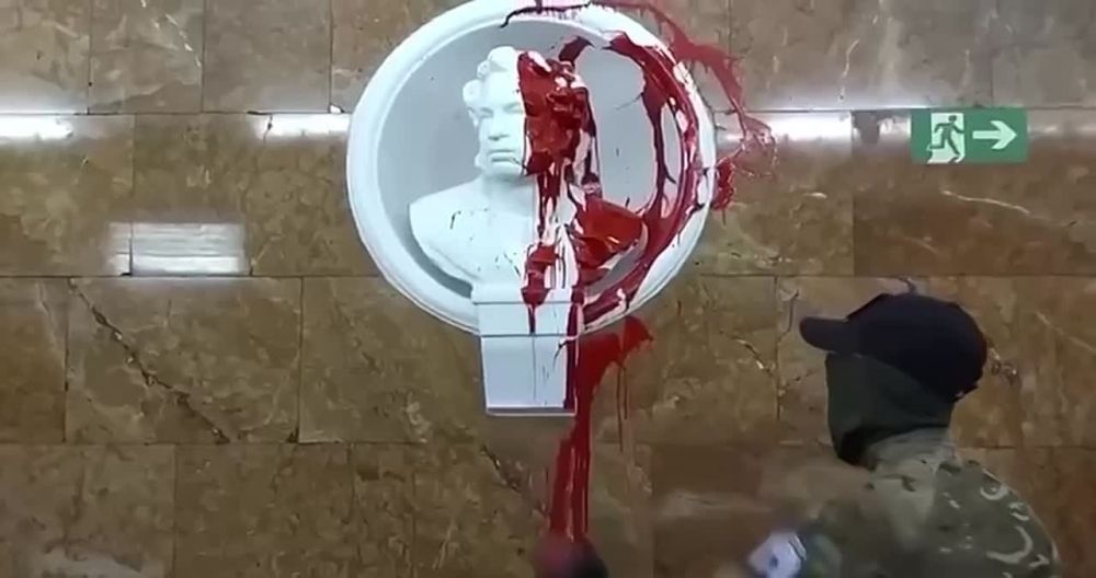 Если харьковский депутат Ирина Гончарова-Багалий думает, что чем-то отличается от этих ублюдков-правосеков, то разочаруем доктора наук - она такая же нацистка