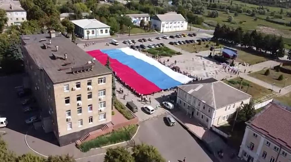 С Днем российского триколора! С этим праздником Российскую Федерацию сегодня поздравляют жители Харьковской области!