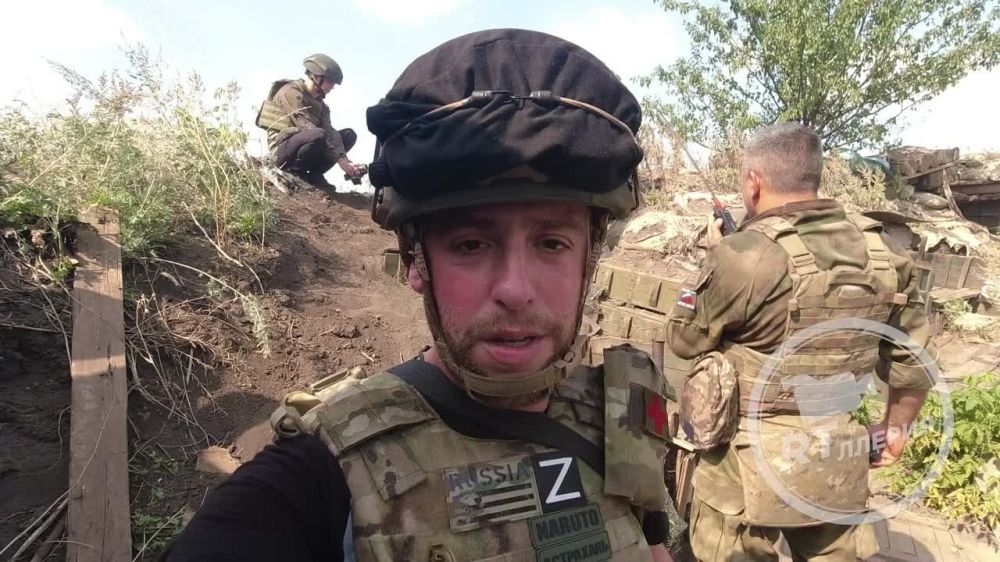 На Первомайском направлении наступает 11-й полк армии ДНР. Уже взят один из двух укреплённых украинских районов на мостах — крупных эстакадах, пересекающих автодорогу