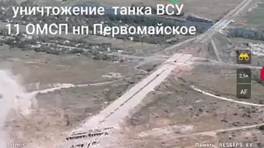 Российский беспилотник фиксирует момент уничтожения боевого танка Т-72 ВСУ в районе н.п Первомайское