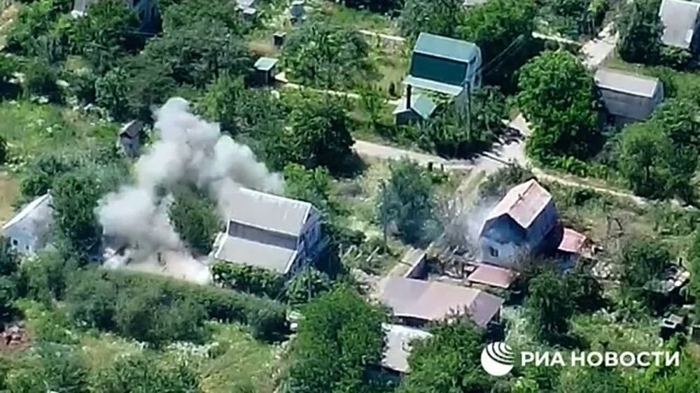 Видео от РИА Новости с уничтожением базы иностранных наемников в Харьковской области: среди них как минимум один темнокожий боевик