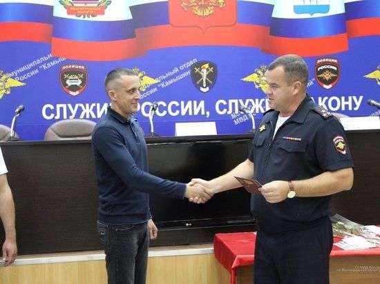 В Волгоградской области вручили паспорта РФ прибывшим из Харькова