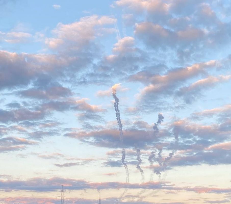 Над Белгородом снова работает ПВО. Поражена цель в районе ж/д вокзала