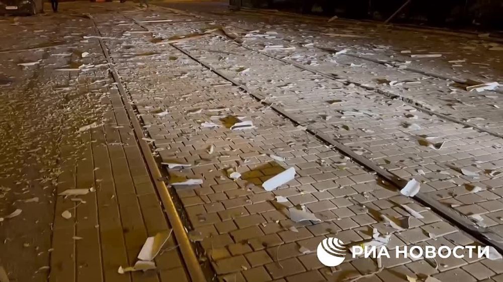 Кадры последствий попадания HIMARS по улице Изюмовской в Ленинском районе Донецка