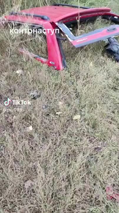 Поврежденные бронетранспортеры БТР-4Е ВСУ в Харьковской области