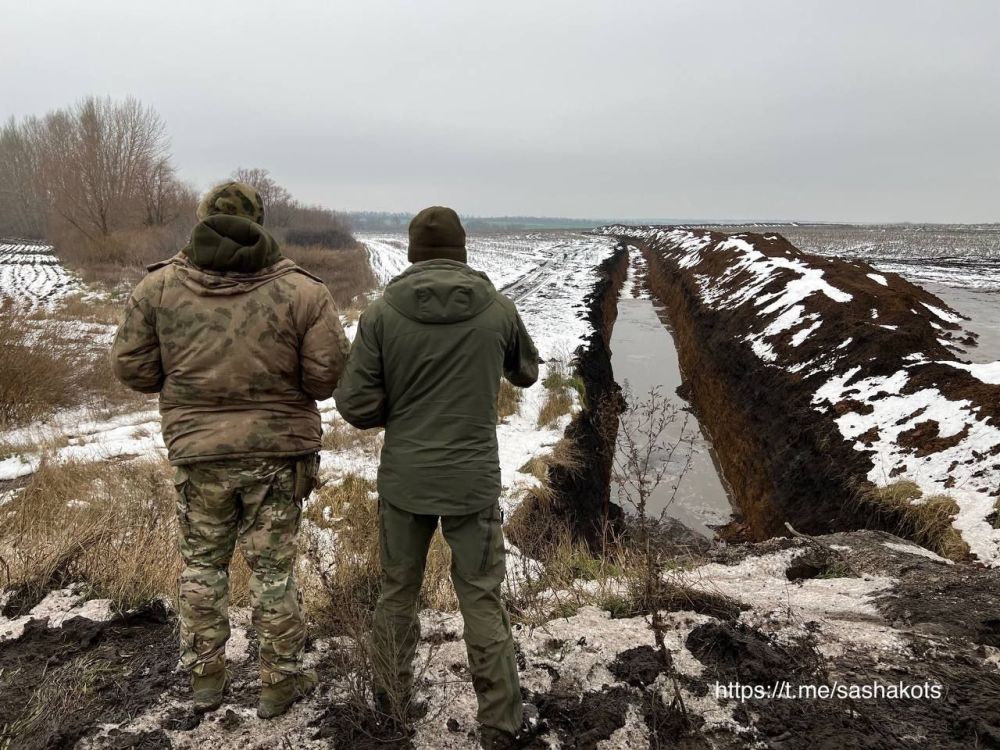 На Сватовском рубеже. Формируется новая засечная черта: возводятся фортификационные сооружения; роют противотанковые рвы,валы и окопы; строятся блиндажи
