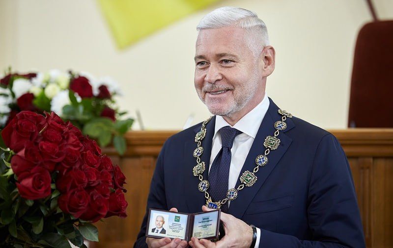 Мэр Харькова Терехов новый год начал с очередного "переобувания"