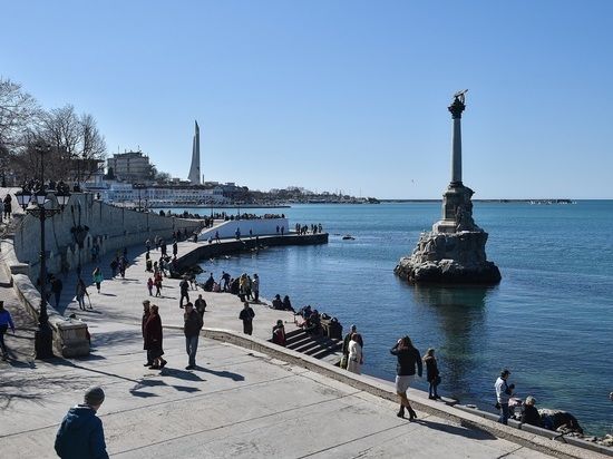 У аэродрома в Крыму ПВО сбила два беспилотника