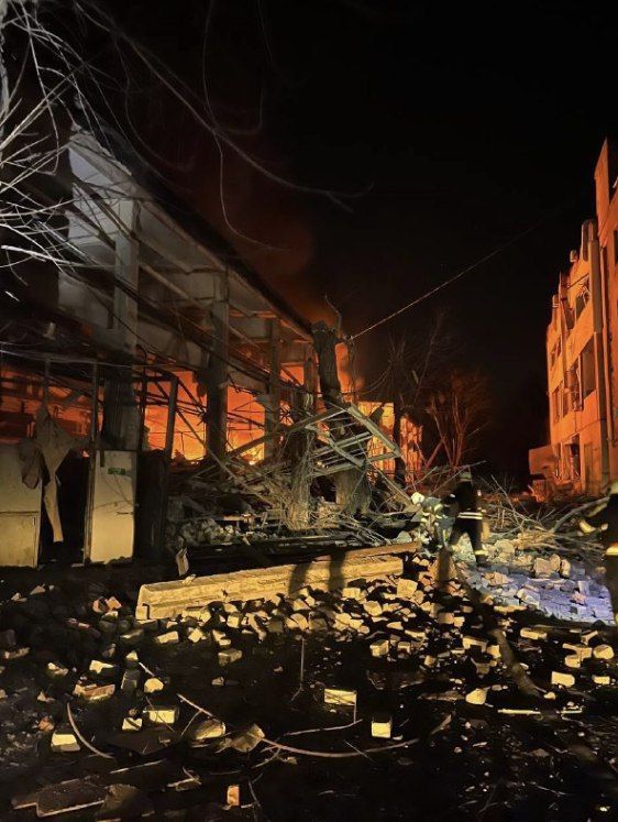 Последствия ракетных ударов по цехам Харьковского авиационного завода прошедшей ночью