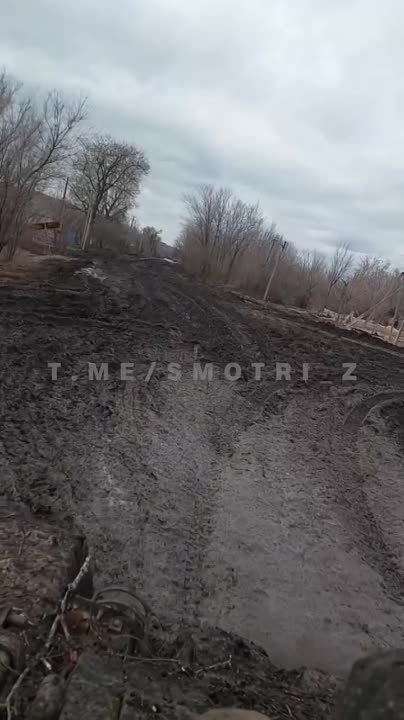 Бойцы ВС РФ на броне продвигаются на Сватовском направлении