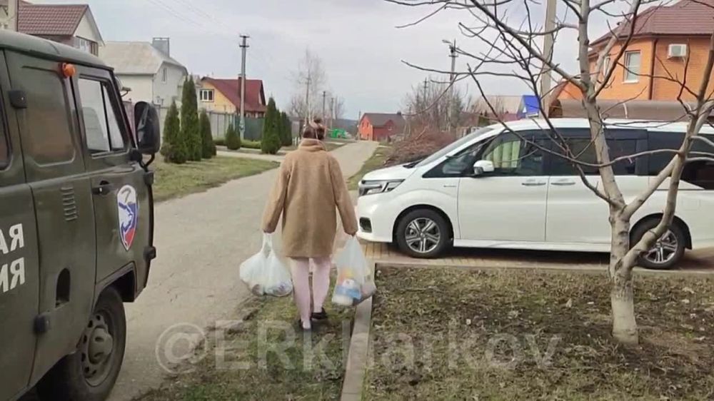Белгородская область.. Мы продолжаем работать по адресным заявкам. В ежедневном режиме в Центр помощи Единой России поступают обращения от беженцев через социальные сети и по телефону горячей линии