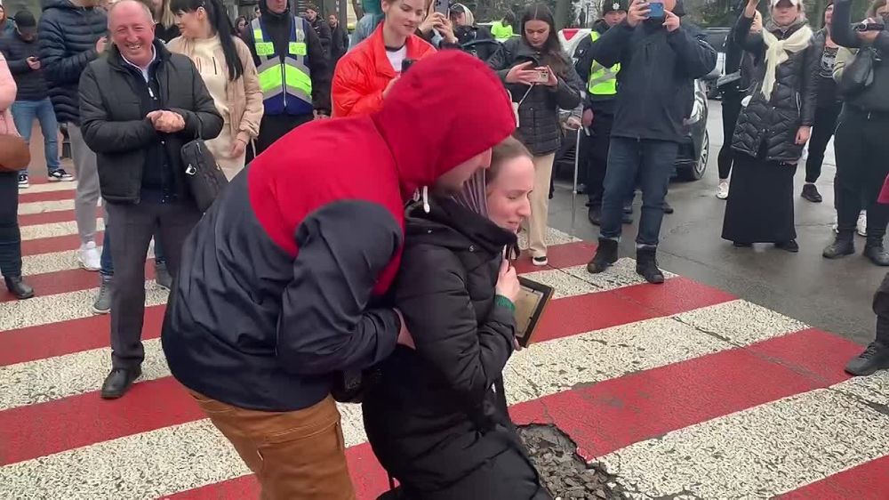 В своих лучших традициях, Киевский режим бросает для подавления инакомыслия своих верных псов—радикалов