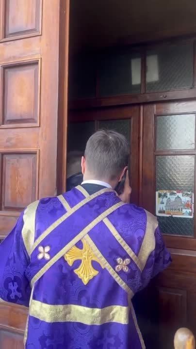 Две истории.Одна постановочно-провакационная, а другая реальная