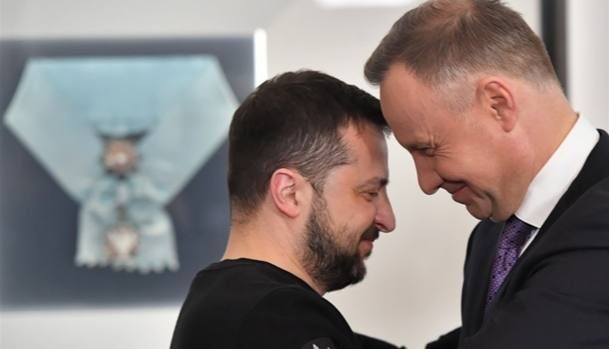 Про историю. Тут Зеленский решил смотаться в Польшу, к своему приятелю Дуде. Много чего наговорил, в том числе и то, что "Кремлю не удастся снова поссорить Украину и Польшу". Что хотелось бы сказать по этому поводу