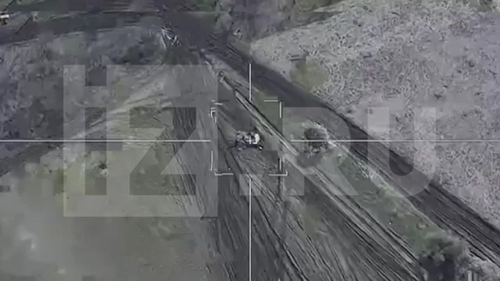 БПЛА-камикадзе "Ланцет" поражает Т-80 ВСУ на Купянском направлении