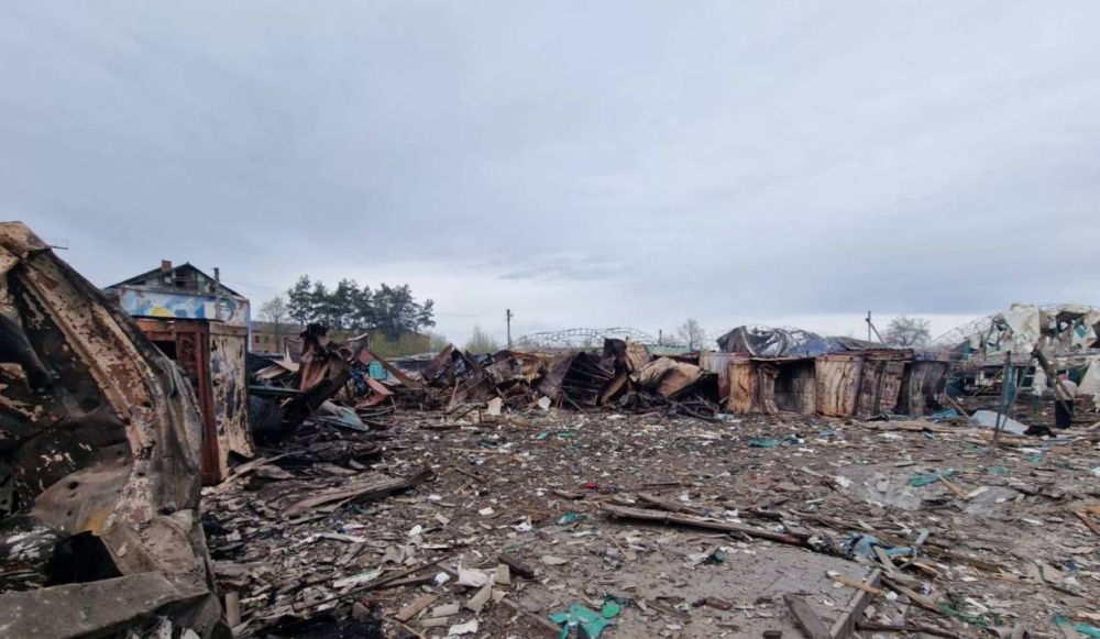 Последствия удара по рынку в Волчанске