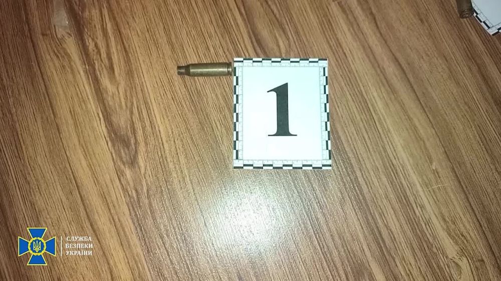 vs СБУ допрашивают ВСУшника который расстрелял двух сотрудников СБУ в момент его задержания