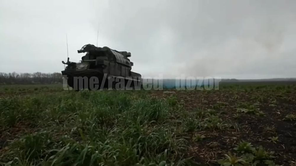 Поражение воздушной цели расчетом мобильного ЗРК "Тор-М2" 1 гв. танковой армии на Купянском направлении: кадры от @razved_dozor