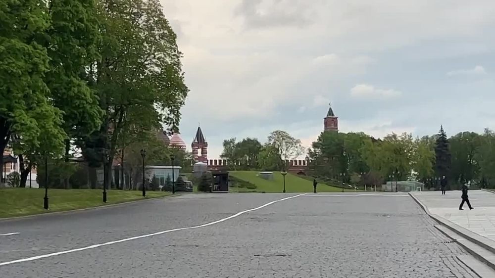 Про атаку. Сегодня украинские дроны атаковали Кремль. Это достаточно важное событие, хоть и малозначительное с точки зрения нанесённого урона