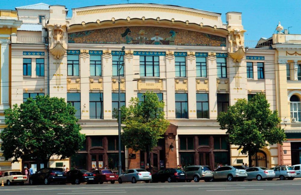 Харьковский театр кукол переносит свои представления на улицу