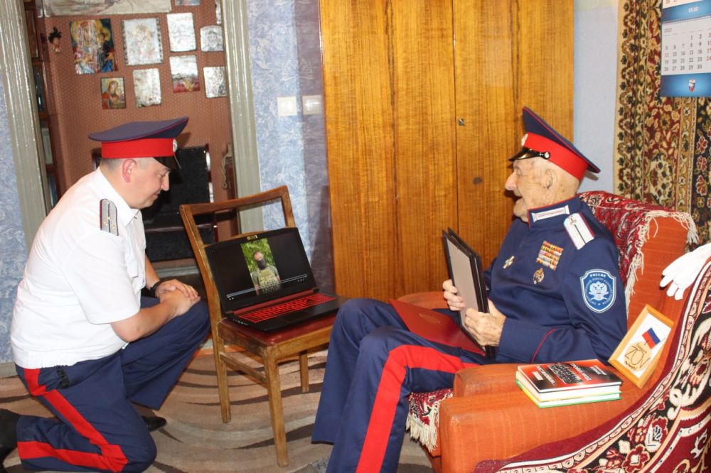 «Единая Россия» поздравила ветерана Александра Буянова со 100-летним юбилеем