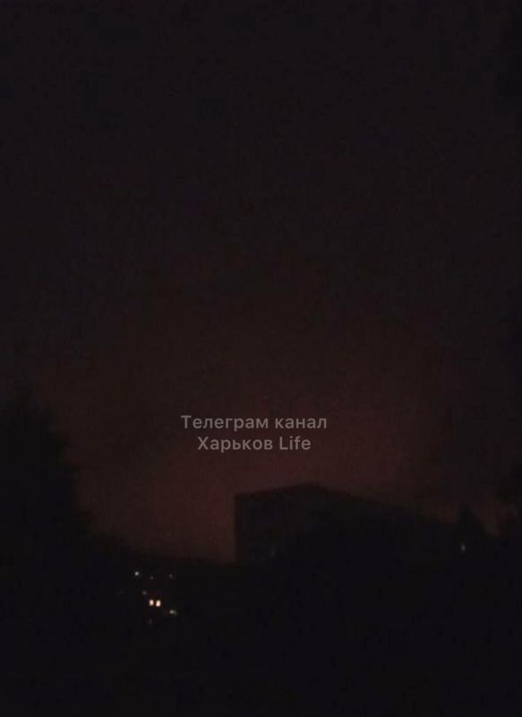 На северо-востоке от Харькова виднеется зарево после взрывов