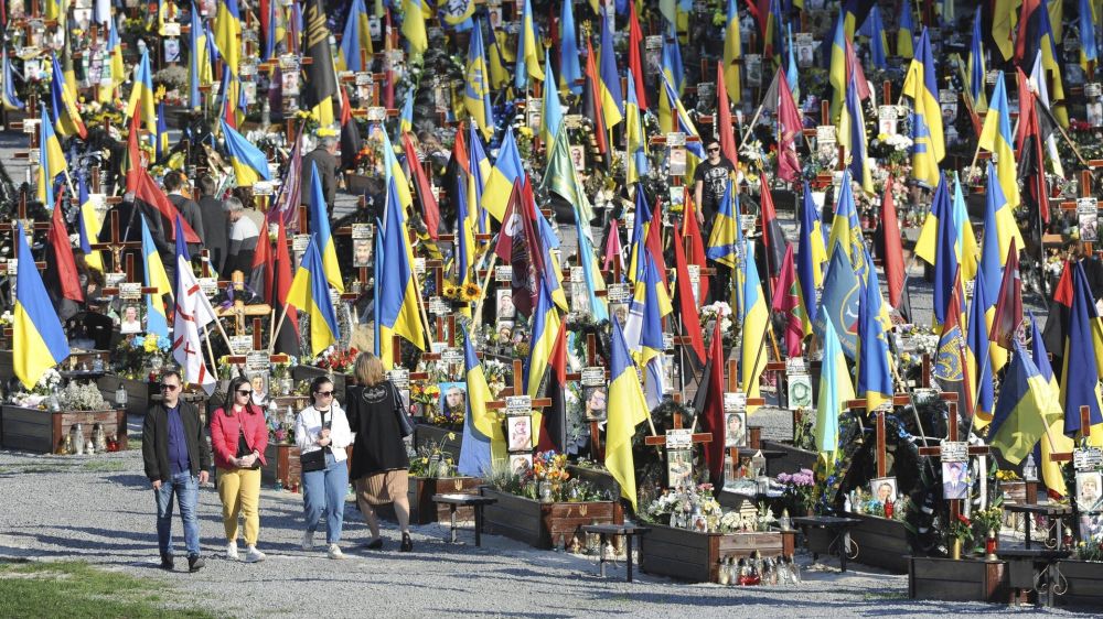 Мест нет: в Харькове закрыли очередное кладбище