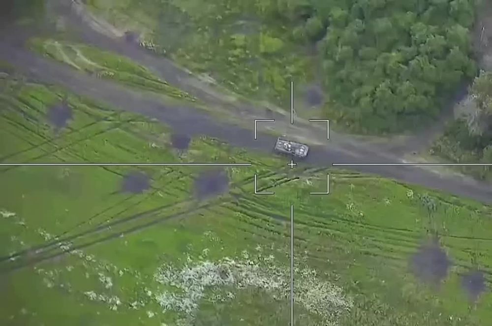 Андрей Руденко: Купянское направление.. Кадры уничтожения боевой бронированной машины ВСУ барражирующим боеприпасом