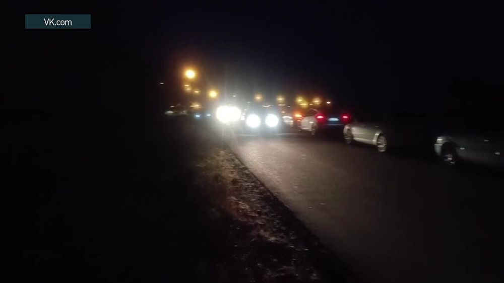 Движение транспорта по Крымскому мосту остановлено из-за чрезвычайного происшествия, сообщил глава Крыма Сергей Аксенов