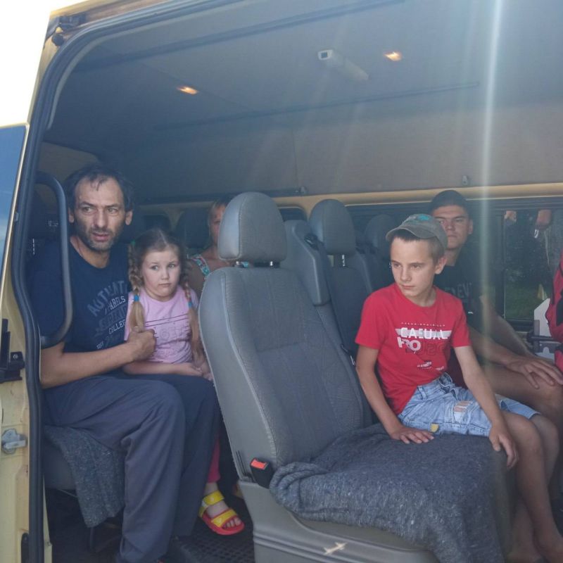 Спасите наших детей: Из нескольких сел Харьковщины киевские ставленники насильно эвакуировали 10 детей