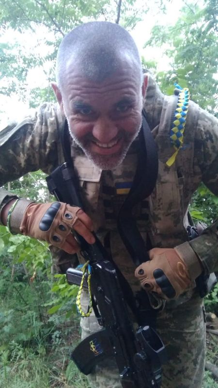 Мобилизованные эстонские зэки на службе в ВСУ. В Купянске местной полицией был задержан весьма колоритный персонаж, обвиняемый в изнасиловании местных женщин и убийстве 2 полицейских