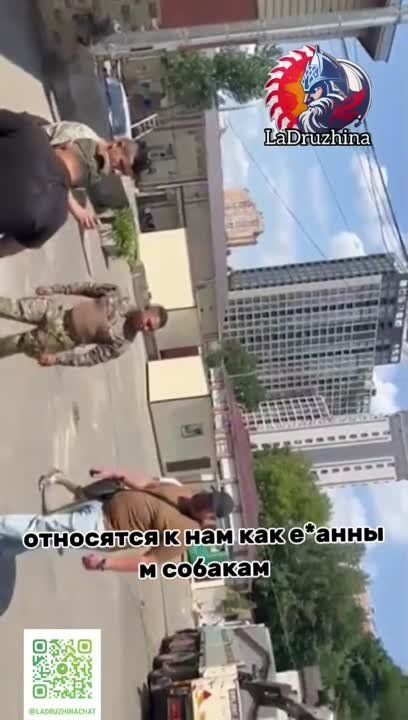 Разборки колумбийских наемников с украинскими боевиками