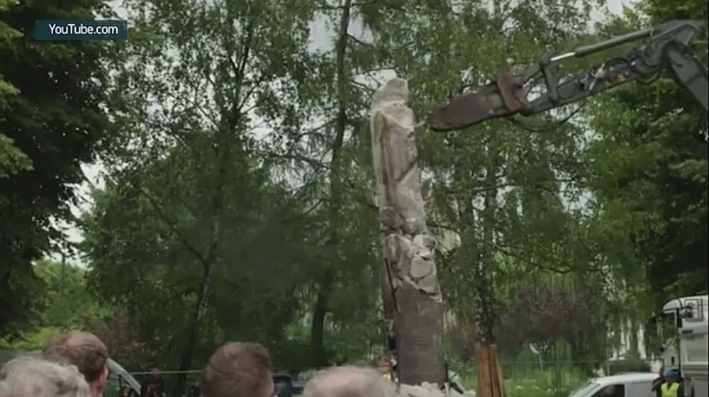 Памятник советскому и польскому солдатам, освобождавших Польшу от фашизма, сносят на северо-западе Польши
