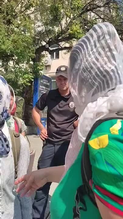 Вчера киевский режим любыми методами пытался сорвать Крестный ход в Свято-Успенскую Почаевскую лавру