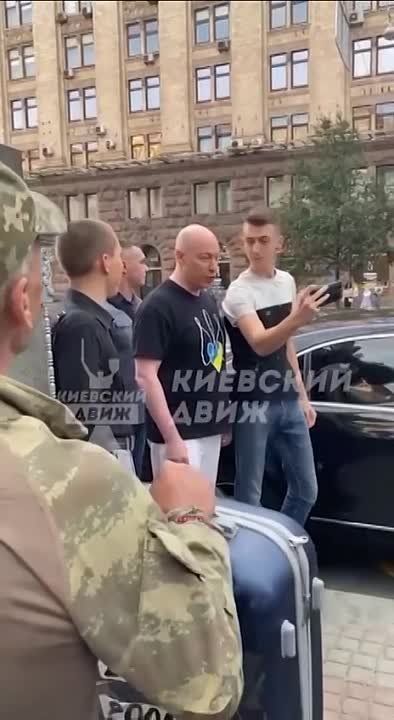 Наглядная демонстрация истинного отношения украинской "элиты" к боевикам ВСУ