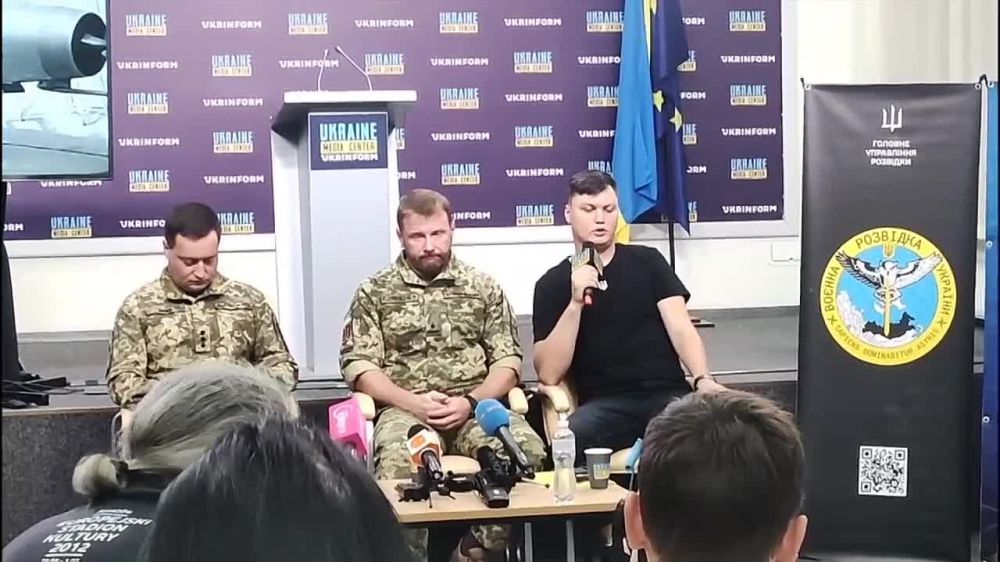 Российский лётчик Максим Кузьминов угнал вертолёт Ми-8 из Курска и переправился на нём в Украину